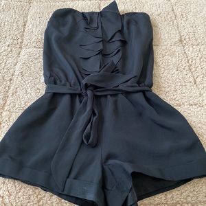 Black like new strapless jumper